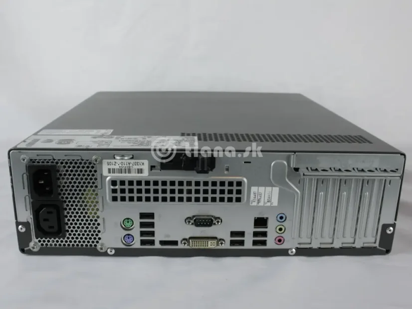 Fujitsu ESPRIMO E700 E90+, i5-2400, 16GB RAM, 256GB SSD 2,5" - Rovnaký počítač:: Vpredu na PC chýba logo Fujitsu